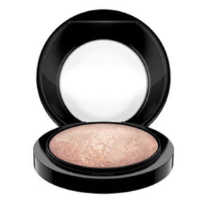 MAC Cosmetics Luxusní zapečený rozjasňující pudr (Mineralize Skinfinish) 10 g Soft & Gentle